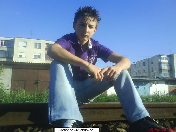 deyutsu aici va puteti lasa poza si id-ul vostru de messenger ...