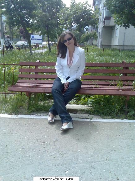 rete_love aici va puteti lasa poza si id-ul vostru de messenger ...