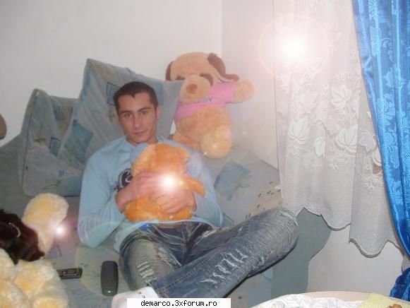 aici va puteti lasa poza si id-ul vostru de messenger ...