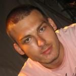buna fetele, , sint din pitesti, pupici aici va puteti lasa poza si id-ul vostru de messenger ...