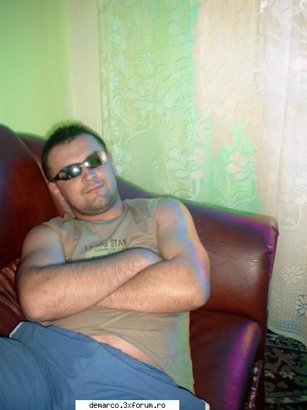 nicu_one aici va puteti lasa poza si id-ul vostru de messenger ...