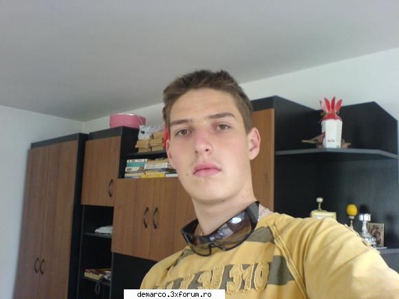 duta_vlntn aici va puteti lasa poza si id-ul vostru de messenger ...