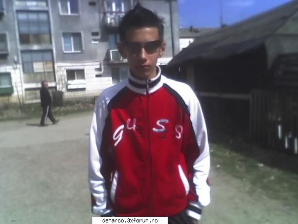 aici va puteti lasa poza si id-ul vostru de messenger ...