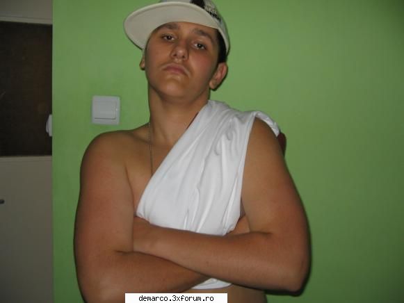 mad_skilzz aici va puteti lasa poza si id-ul vostru de messenger ...