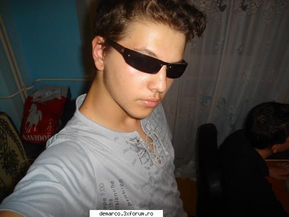 m3_v1rus aici va puteti lasa poza si id-ul vostru de messenger ...