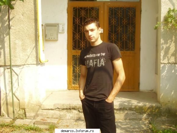 sarky_06 aici va puteti lasa poza si id-ul vostru de messenger ...