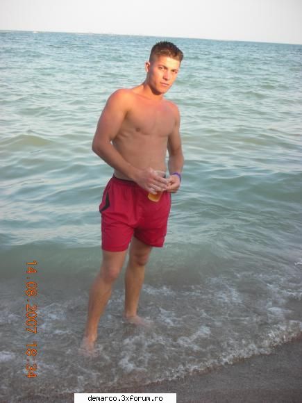 aici va puteti lasa poza si id-ul vostru de messenger ...