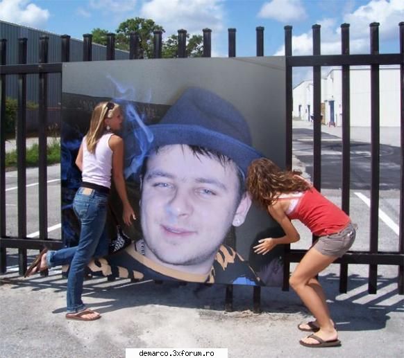 aici va puteti lasa poza si id-ul vostru de messenger ...