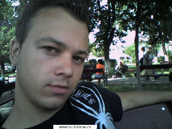 aici va puteti lasa poza si id-ul vostru de messenger ...
