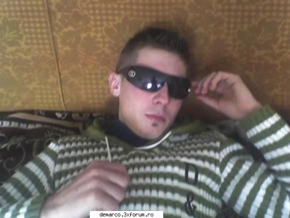 aici va puteti lasa poza si id-ul vostru de messenger ...