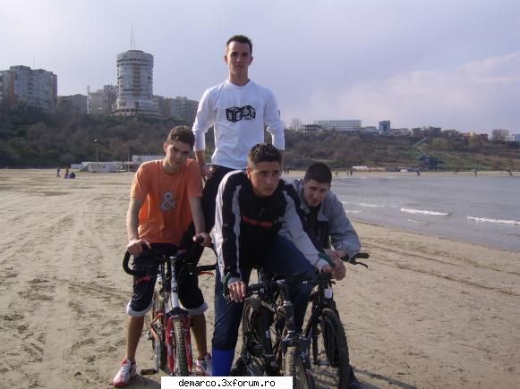 aici va puteti lasa poza si id-ul vostru de messenger ...