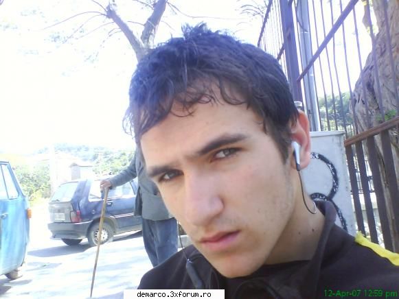 kyturel aici va puteti lasa poza si id-ul vostru de messenger ...