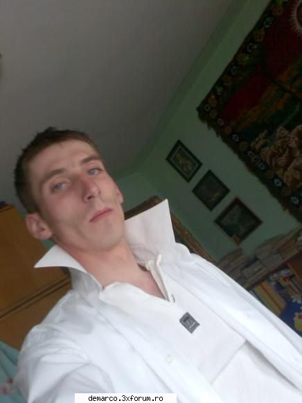 alexino10s aici va puteti lasa poza si id-ul vostru de messenger ...
